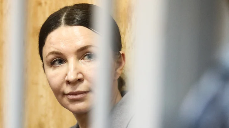 Отец Блиновской рассказал, что условия содержания дочери в колонии довольно строгие Отец Блиновской рассказал, что условия содержания дочери в колонии довольно строгие