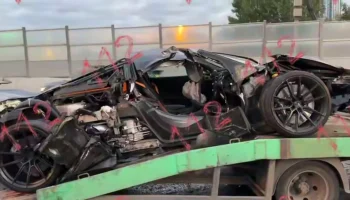Автомобиль McLaren за 20 млн рублей столкнулся с &laquo;Газелью&raquo; на улице Генерала Дорохова