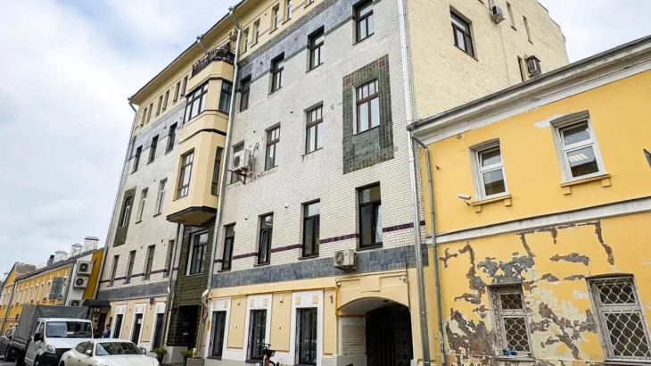 В Хамовниках начался ремонт дома, построенного в 1910 году по проекту Мейснера В Хамовниках начался ремонт дома, построенного в 1910 году по проекту Мейснера