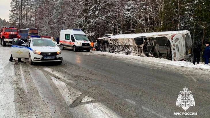 Шесть человек пострадали в ДТП с автобусом в Карелии