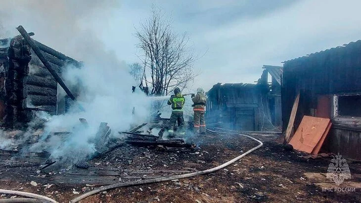 Площадь пожара в Красноярске выросла до тысячи кв метров Площадь пожара в Красноярске выросла до тысячи кв метров