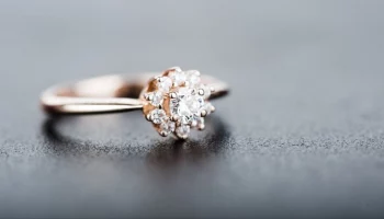 РИА Новости: украшения с 1 814 бриллиантами появились в деле дагестанских банкиров