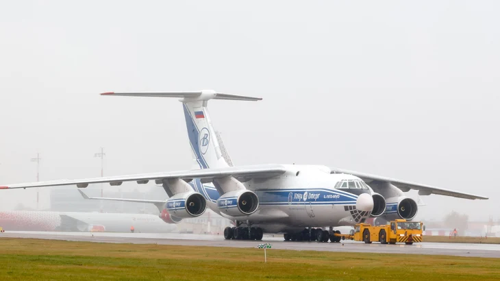 Самолет с вернувшимися из плена российскими военными приземлился в Подмосковье Самолет с вернувшимися из плена российскими военными приземлился в Подмосковье