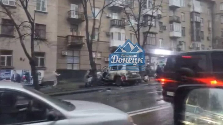 Уголовное дело возбуждено после взрыва автомобиля в центре Донецка Уголовное дело возбуждено после взрыва автомобиля в центре Донецка