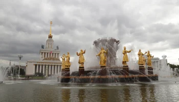 На выставке Русского музея на ВДНХ можно увидеть жизнь московских улиц XVII века На выставке Русского музея на ВДНХ можно увидеть жизнь московских улиц XVII века