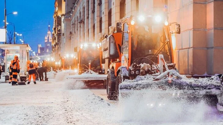 Работы по погрузке и вывозу снега организованы в Москве повсеместно Работы по погрузке и вывозу снега организованы в Москве повсеместно