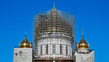 Собянин: реставрация золотых крестов храма Христа Спасителя завершится к Пасхе