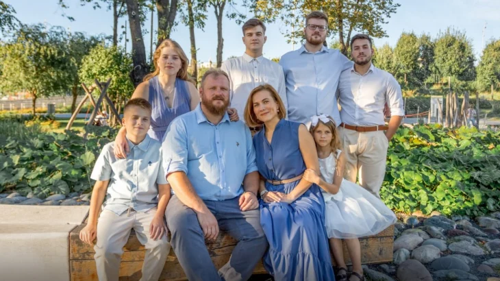 Собянин: 15 многодетных семей Москвы получили почетный знак «Родительская слава» Собянин: 15 многодетных семей Москвы получили почетный знак «Родительская слава»