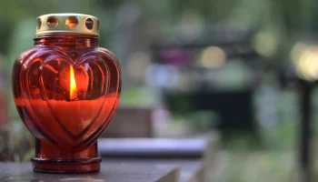 Прощание с модельером Зайцевым прошло в соборе Троицы Живоначальной