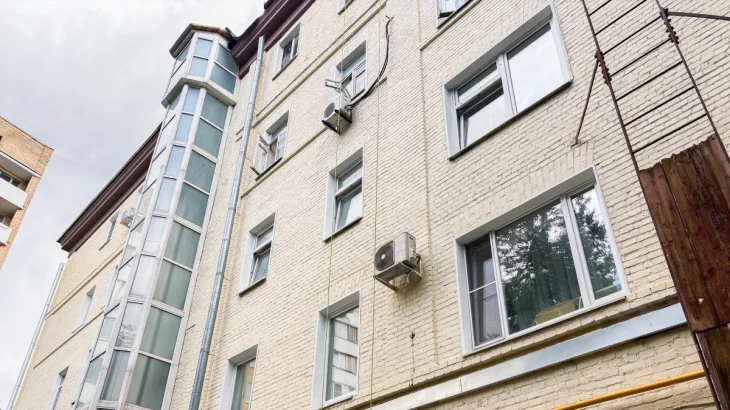 В районе Хамовники проходит капитальный ремонт жилого дома, возведенного в 1927 году по индивидуальн В районе Хамовники проходит капитальный ремонт жилого дома, возведенного в 1927 году по индивидуальн
