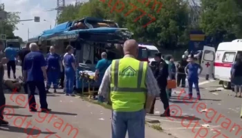 Число пострадавших при взрыве баллона на крыше автобуса в Москве выросло до двух