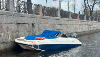 Катер с пассажирами врезался в опору моста в Санкт-Петербурге