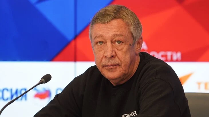 Михаил Ефремов решил не разводиться с женой после 23 лет брака Михаил Ефремов решил не разводиться с женой после 23 лет брака