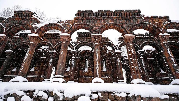 В кинопарке "Москино" создали натурную площадку для фильма "Щекотун" В кинопарке "Москино" создали натурную площадку для фильма "Щекотун"