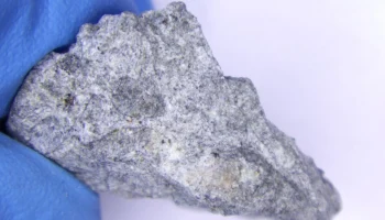 Пролетевший над Москвой метеорит нашли в Новгородской области