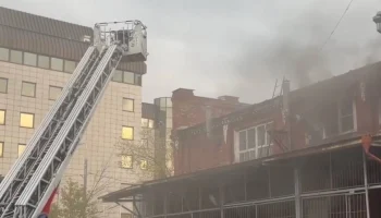 Склад загорелся на Вятской улице на севере Москвы