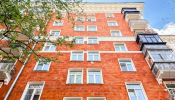 Знаменитые красные дома на улице Строителей капитально отремонтируют