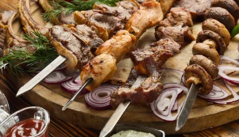 Пожаривший шашлык на балконе москвич получил 13 суток ареста