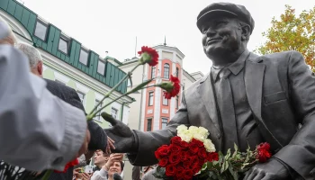 Памятник Юрию Лужкову открыли в Москве в день его 90-летия
