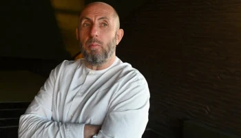 ТАСС: директору МХАТ Владимиру Кехману предъявлено обвинение в растрате