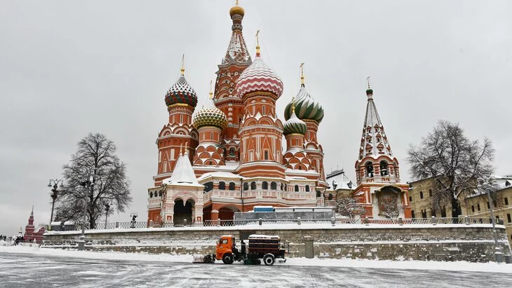 Городские службы ликвидируют последствия снегопада в Москве