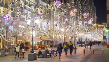 Уличное освещение и подсветка зданий в столице переведены на зимний график