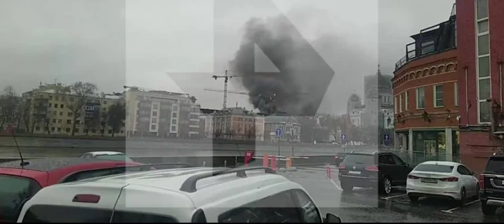 Стройматериалы вспыхнули рядом с храмом Христа Спасителя в Москве Стройматериалы вспыхнули рядом с храмом Христа Спасителя в Москве