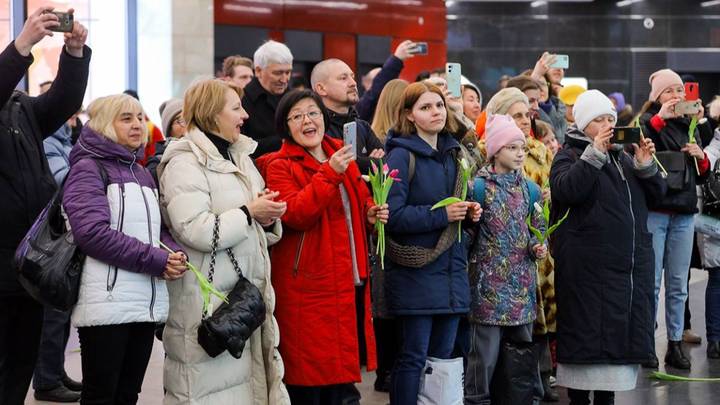 Рота почетного караула выступила на площадке проекта «Музыка в метро» 8 Марта