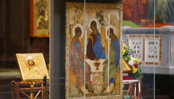 Икону &laquo;Троица&raquo; доставили в Троице-Сергиеву лавру