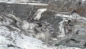 Скопившаяся вода могла стать причиной прорыва на руднике "Пионер"