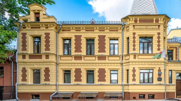Завершена реставрация фасадов особняка купца Мазурина в Курсовом переулке Завершена реставрация фасадов особняка купца Мазурина в Курсовом переулке