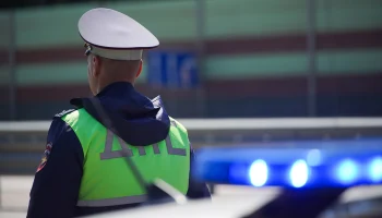 Суд в Москве арестовал мужчину за попытку дачи 15 тысяч рублей сотруднику ДПС