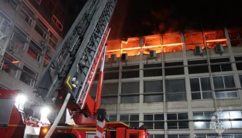 Крупный пожар произошел на заводе в Санкт-Петербурге