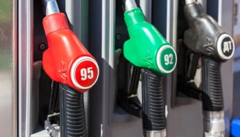 ФАС возбудила дела из-за завышения цен на заправках в регионах РФ