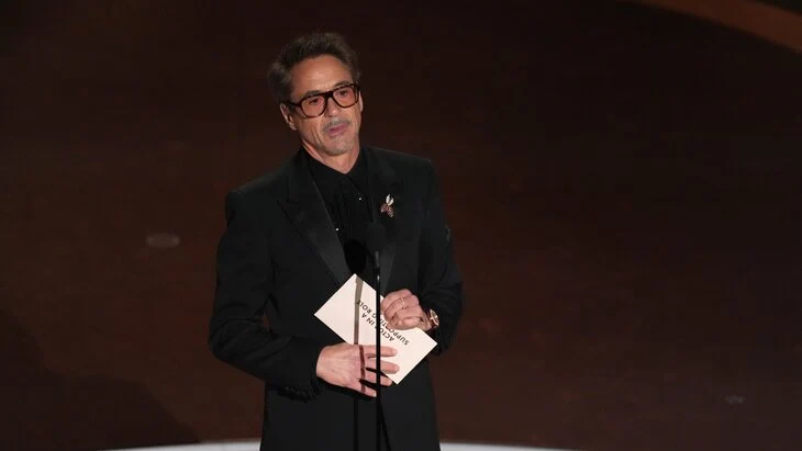 Актер Дауни-младший похвалил Юру Борисова за роль в "Аноре" Актер Дауни-младший похвалил Юру Борисова за роль в "Аноре"