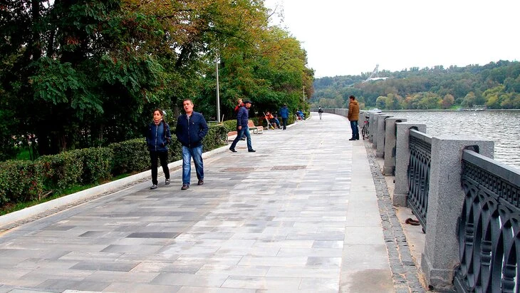 В Москве начался ремонт Лужнецкой набережной