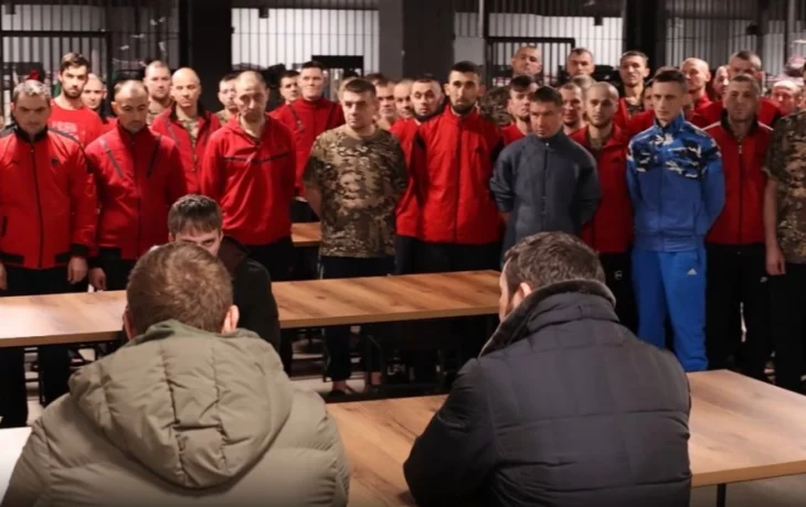 «Будто с отдыха»: Кадыров привез на свою «прямую линию» украинских военнопленных «Будто с отдыха»: Кадыров привез на свою «прямую линию» украинских военнопленных