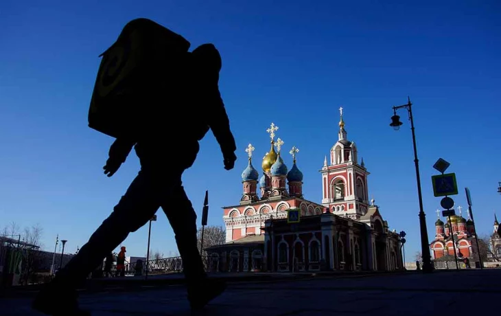 Курьер на электросамокате сбил женщину на северо-востоке Москвы