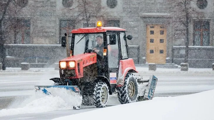 Работы по очистке от снега повсеместно организованы в Москве