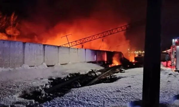 Под Тамбовом после схода вагонов загорелись 11 цистерн с бензином и пять &mdash; с газом