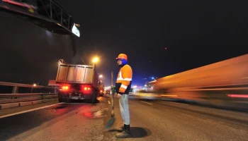 Около 1 млн "квадратов" асфальта заменили на МКАД