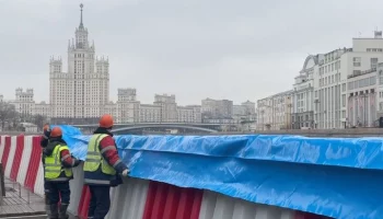 Барьеры против паводка установили на двух столичных набережных