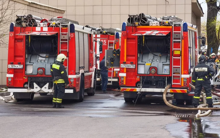 Пожарные потушили пожар в пляжном комплексе в Химках