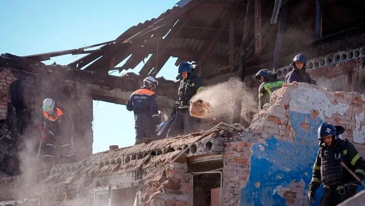 Аварийно-спасательные работы завершились в Токмаке Запорожской области Аварийно-спасательные работы завершились в Токмаке Запорожской области