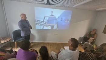 Космонавт Артемьев рассказал участницам "Московского долголетия" о космических полетах