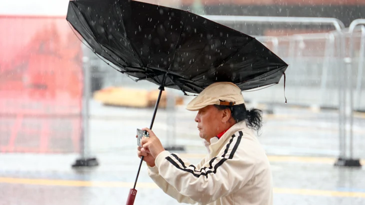 Ветра и дожди: москвичей предупредили о похолодании в столице в выходные Ветра и дожди: москвичей предупредили о похолодании в столице в выходные