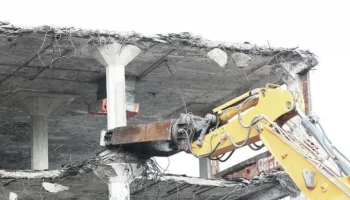 В Северном Бутове демонтировали недостроенное здание спорткомплекса