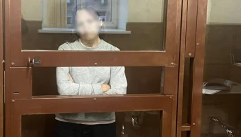 Суд отправил в СИЗО пенсионерку, толкнувшую школьницу на рельсы в метро