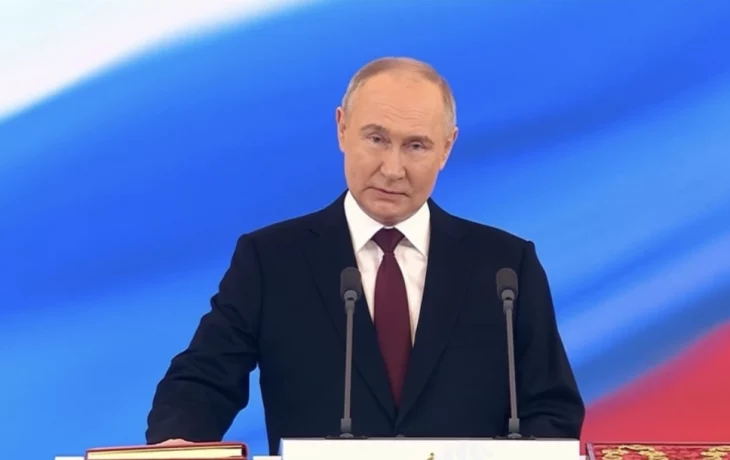Путин официально вступил в должность президента и принес присягу народу России