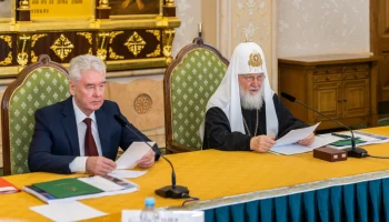 Собянин поздравил патриарха Кирилла с 16-й годовщиной интронизации